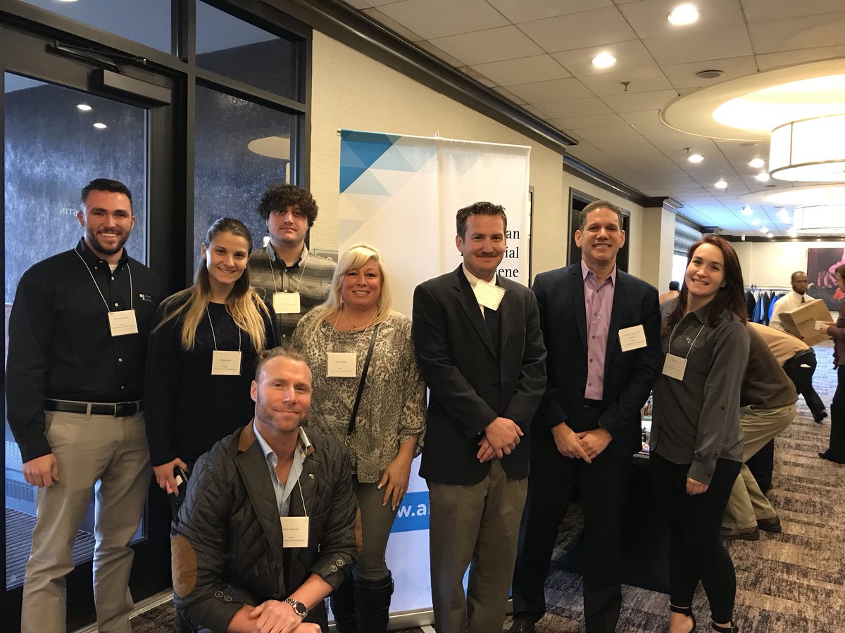 LarrySloanAIHA's tweet photo. @AIHA 71st Annual NE IH Conference meet and greet https://t.co/8iL5W6zkPZ