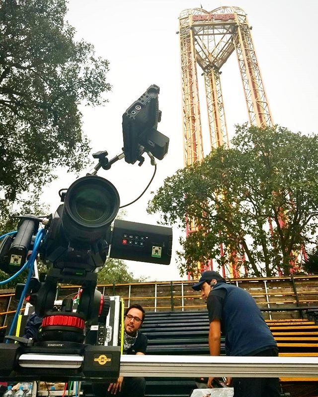 cinevateinc's tweet photo. "Today #FilmaConElPug in #SixFlags with the #UrsaMini and the Atlas Slider! ๐ท @ldanielgonz" Our Atlas 200 still going strong, watch in the month of December for a #cinevate #flashsale on this beast #cinevate #atlas200 #setlife #onset #filmcrew #atmos #bts #behindthescenes https://t.co/oPyzLVWdTW