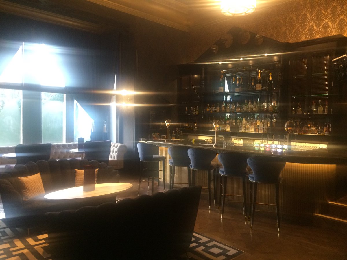 steele_simon's tweet photo. Stunning! #cocktailbar @armathwaitehall @pobhotels @RealLakes @LakeDistrictPR @ArmathwaiteChef @mdedenhotels #LuxuryHotel https://t.co/kpMBOm2yNS