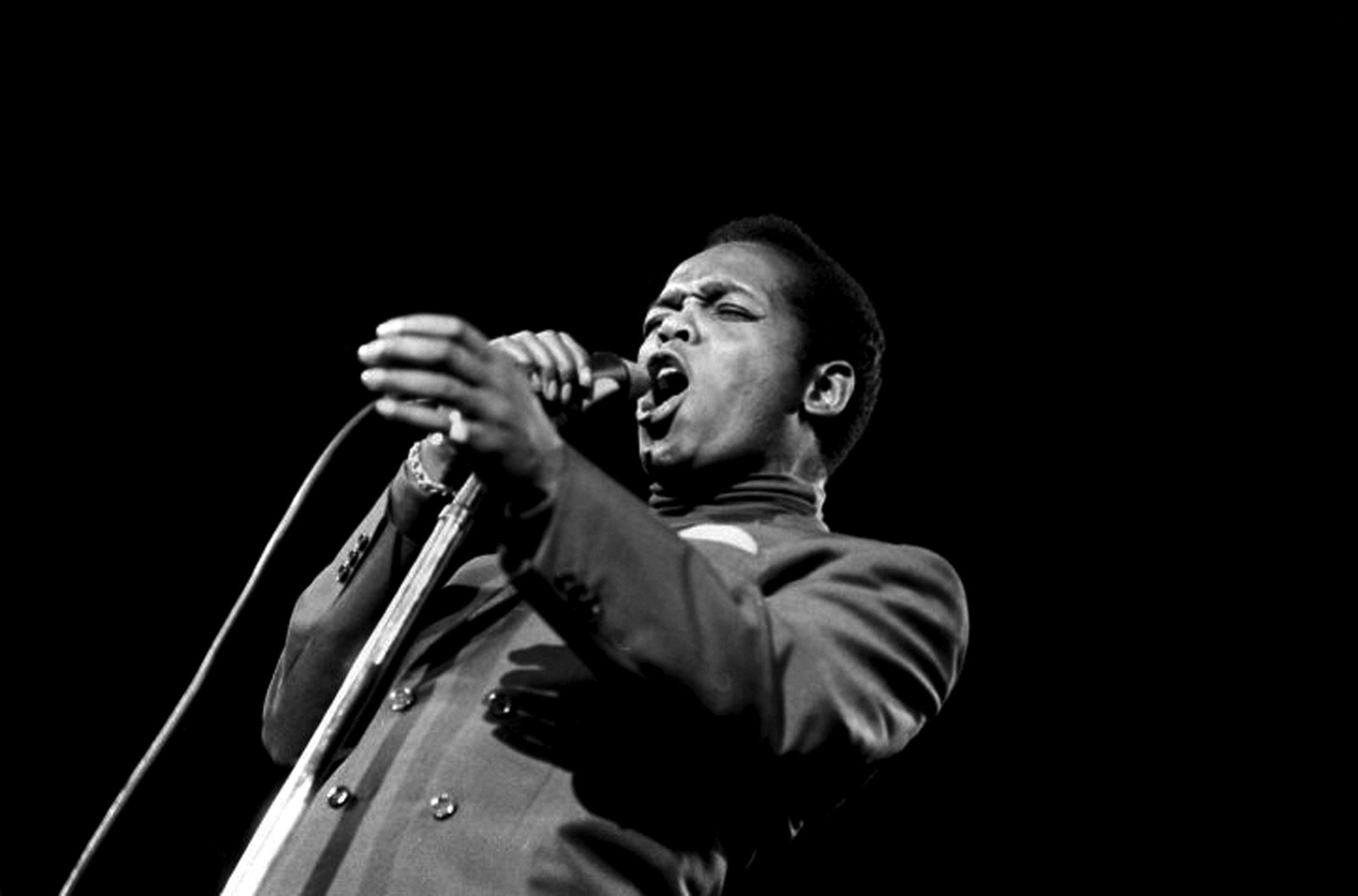 Happy birthday to the legendary Lou Rawls (December 1, 1933 January 6, 2006). Brown liquor soul. 