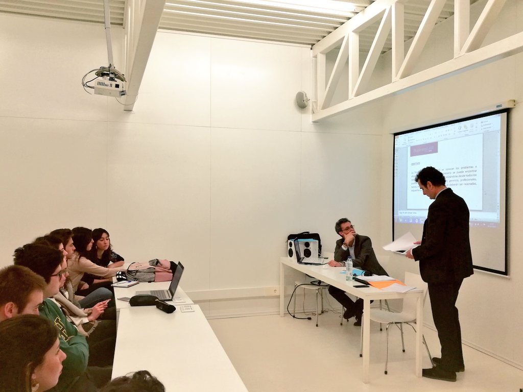 Hoy <a href="/ADE_USJ/">Grado de ADE USJ</a> ha recibido en el #BusinessLab a Rey &amp; Asociados para profundizar en el mundo de la #empresa. Los alumnos han simulado su participación en #sociedades mercantiles e interactuado con socios resolviendo problemas reales.