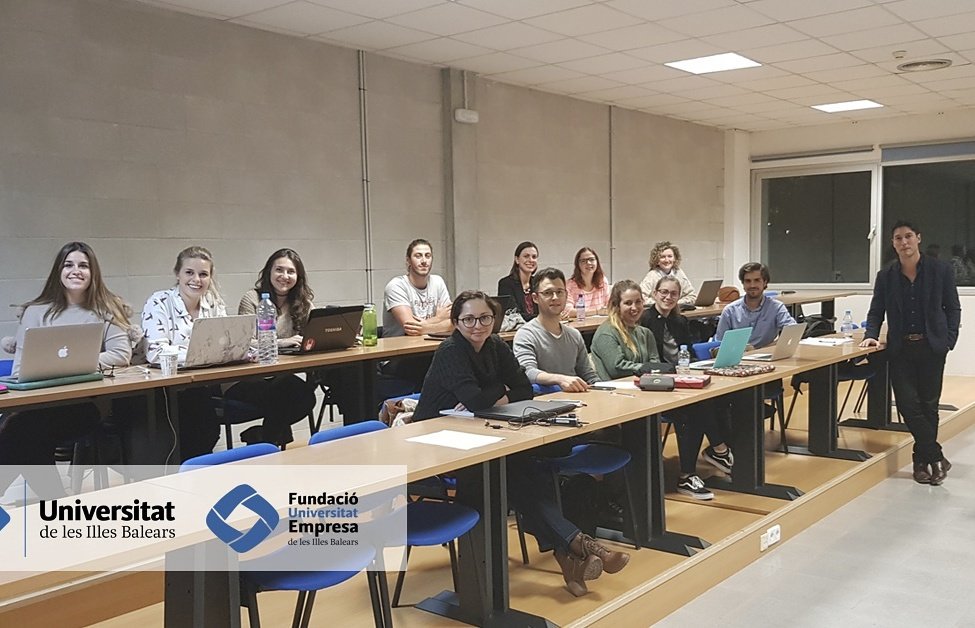 AngelOrtizca's tweet photo. Un placer poner mi granito de arena en la formación de nuevos profesionales  del Marketing Digital #UIB #UIBTalent#rex4media https://t.co/JeIuTnlMP0