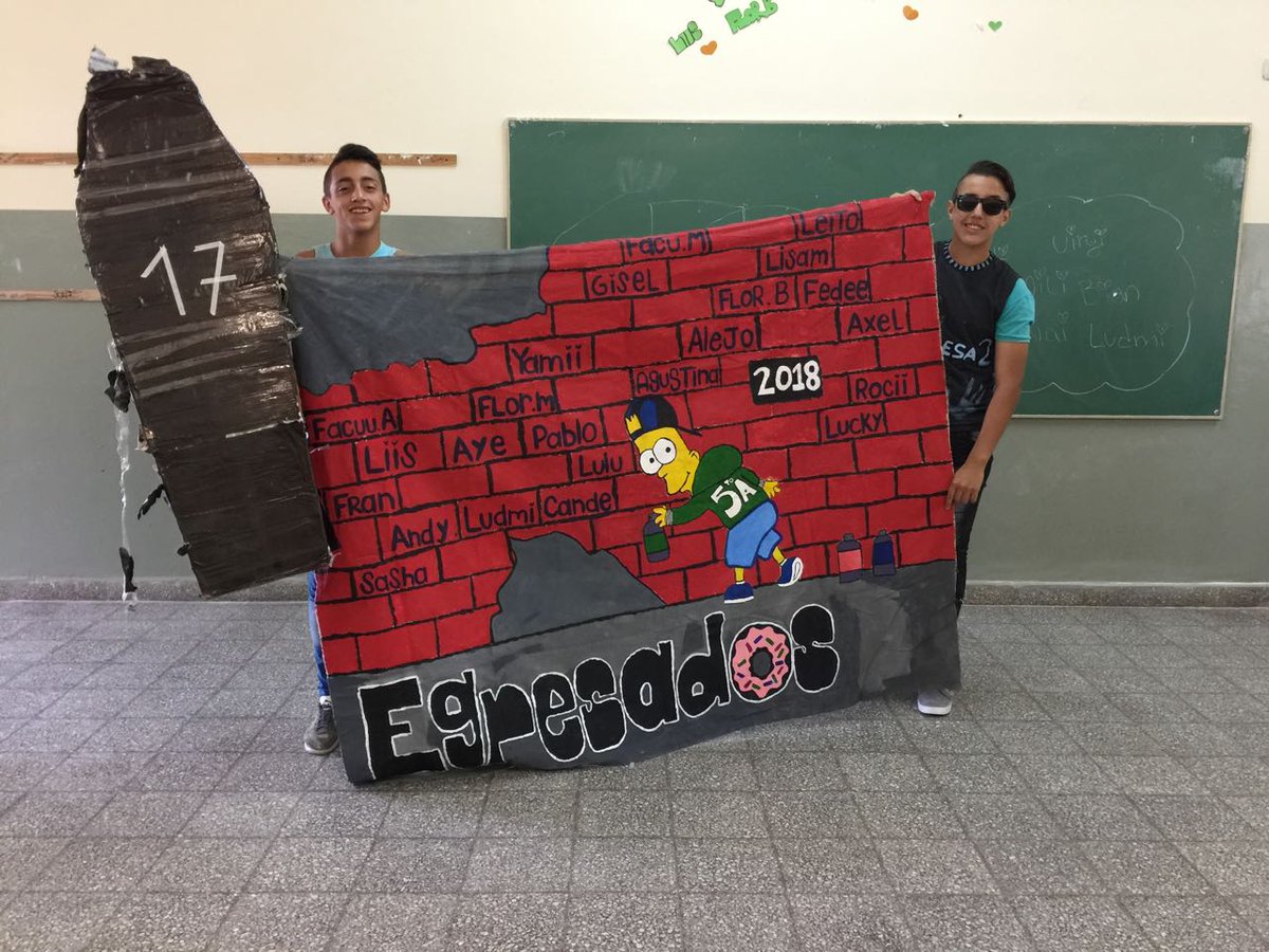 oreoahre's tweet photo. La bandera nuevo #5toA https://t.co/LHPv2U1HSA