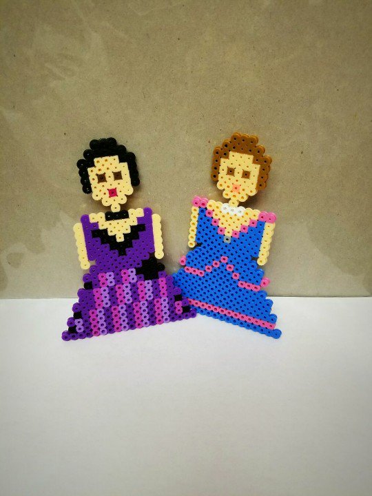 PacBlue's tweet image. @KindaTV_ Carmilla &amp;amp; Laura, all dolled up.