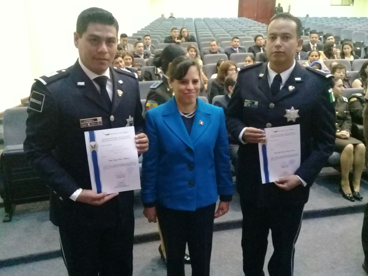 PoliciaEcuador's tweet photo. CEREMONIA DE CLAUSURA | "LXVI curso internacional Antidrogas" participaron 45 funcionarios de @PoliciaEcuador @PoliciaFedMx @ProtegeryServir y @RRPPpoliciapy. #DirAntidrogas #CmdteDMQ https://t.co/nCYUuLE5QP