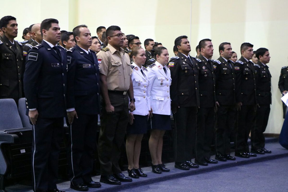 PoliciaEcuador's tweet photo. CEREMONIA DE CLAUSURA | "LXVI curso internacional Antidrogas" participaron 45 funcionarios de @PoliciaEcuador @PoliciaFedMx @ProtegeryServir y @RRPPpoliciapy. #DirAntidrogas #CmdteDMQ https://t.co/nCYUuLE5QP