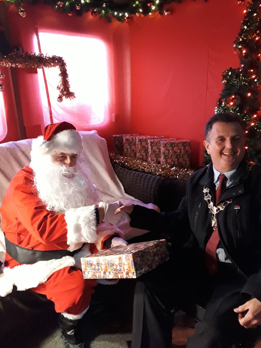 knutsfordmayor's tweet photo. I've just met Santa! Pleasure to open @KnutsfordRotary 's #Christmas Grotto @VisitPlumleys near #Knutsford raising funds for charity @MidCheshireRDA https://t.co/2SezsYvt76