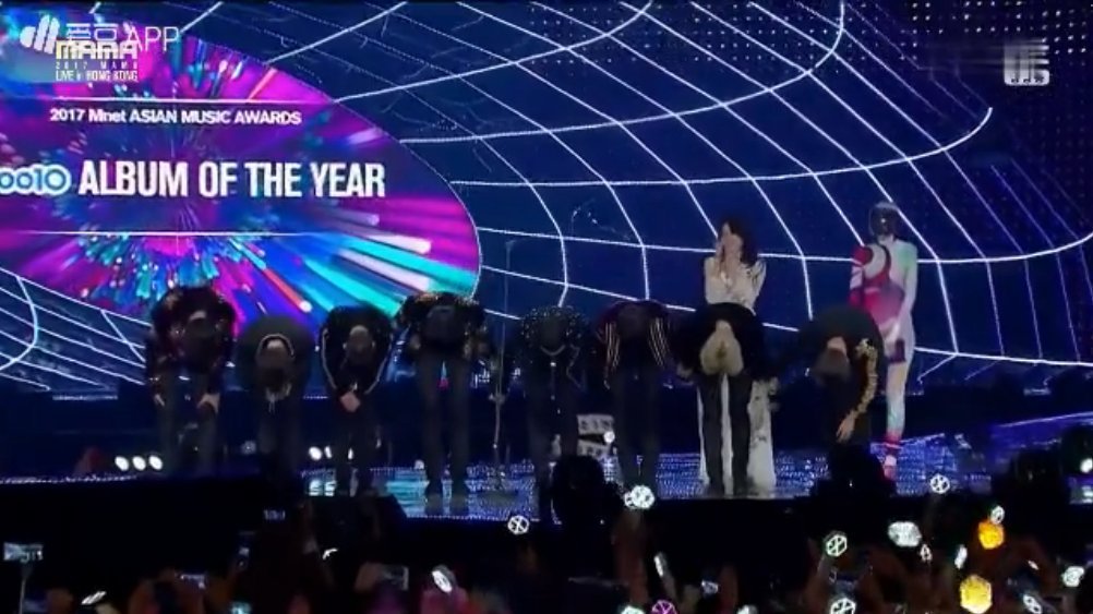 netzonexo's tweet photo. It's their 5th consecutive 'Album Of The Year' award, but they received it as if it's their first. Our ever humble and hardworking boys. Congratulations #EXO!
#엑소_5년연속대상_축하해 #엑소_대상_축하해 https://t.co/EHKRkiENKV