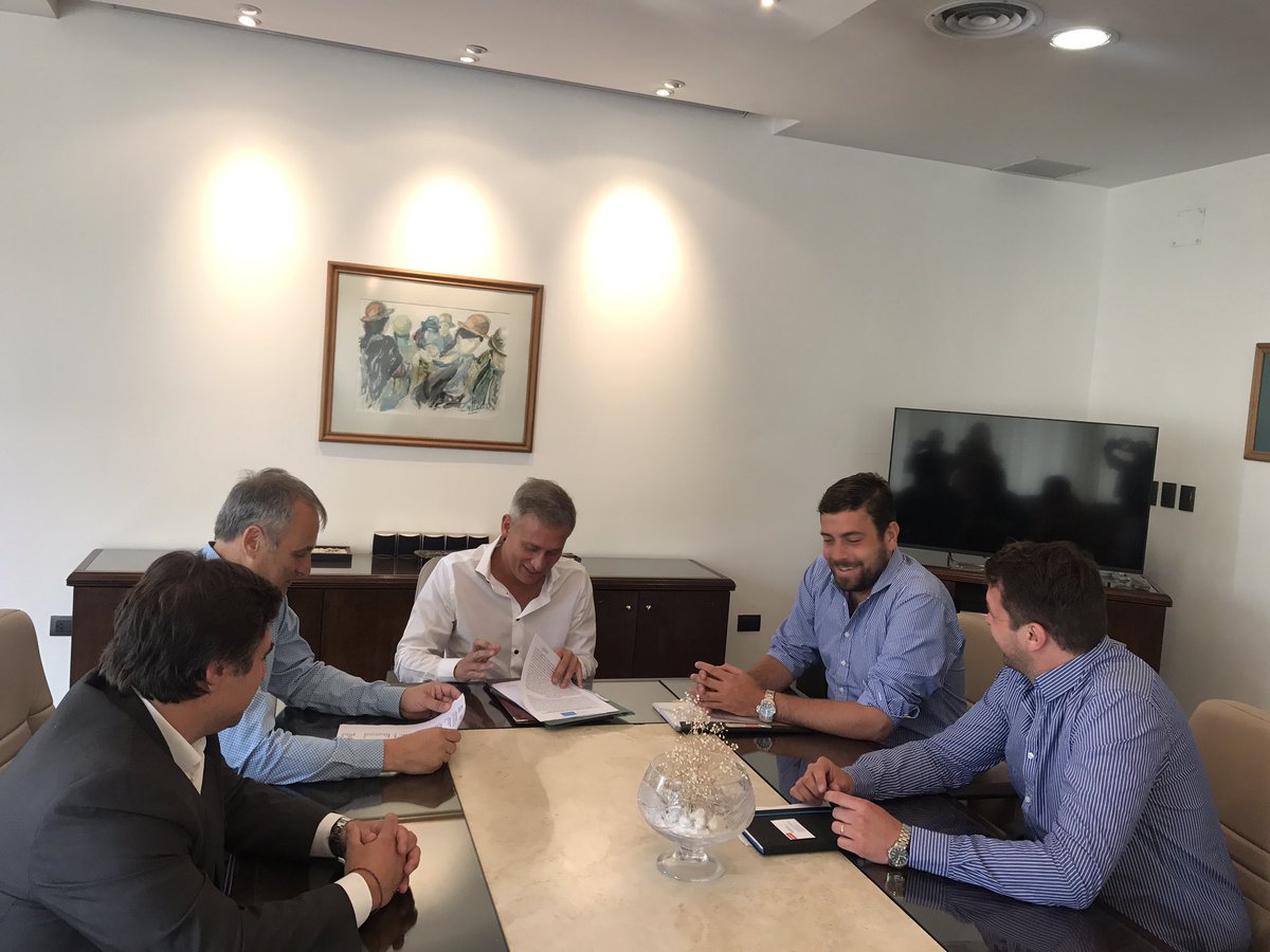 DelfinoLucasOk's tweet photo. En Villa Carlos Paz junto a su intendente @EstebanAviles y @HectorBaldassi avanzamos en trabajos conjuntos para que los vecinos vivan mejor . https://t.co/HKq2gTL69y