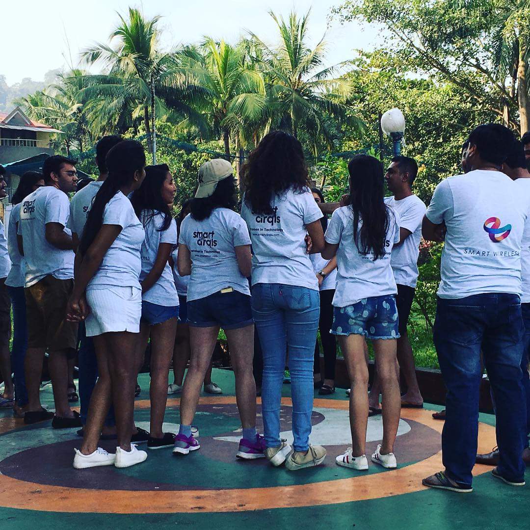 smartcirqls's tweet photo. When teams collide! #cometogether #rightnow #smartcirqls #smartwireless https://t.co/NuoF3FUrI7