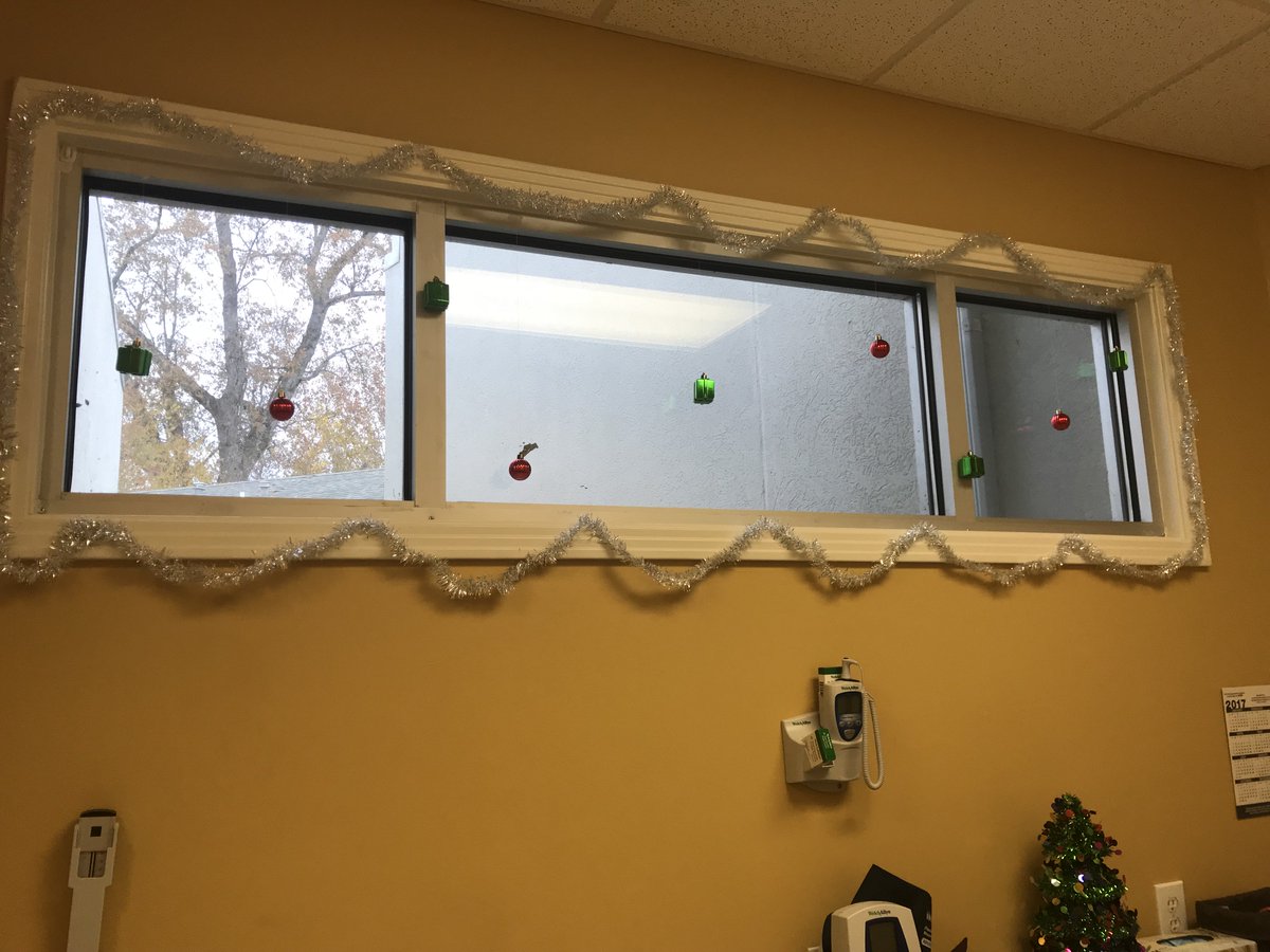 ThomasUrology's tweet photo. Looks like the Christmas Elves came to visit us on this Fantastic First Day of December 🎄. But shhhh don't tell the Doc! 😉 https://t.co/WqkReMrMBa