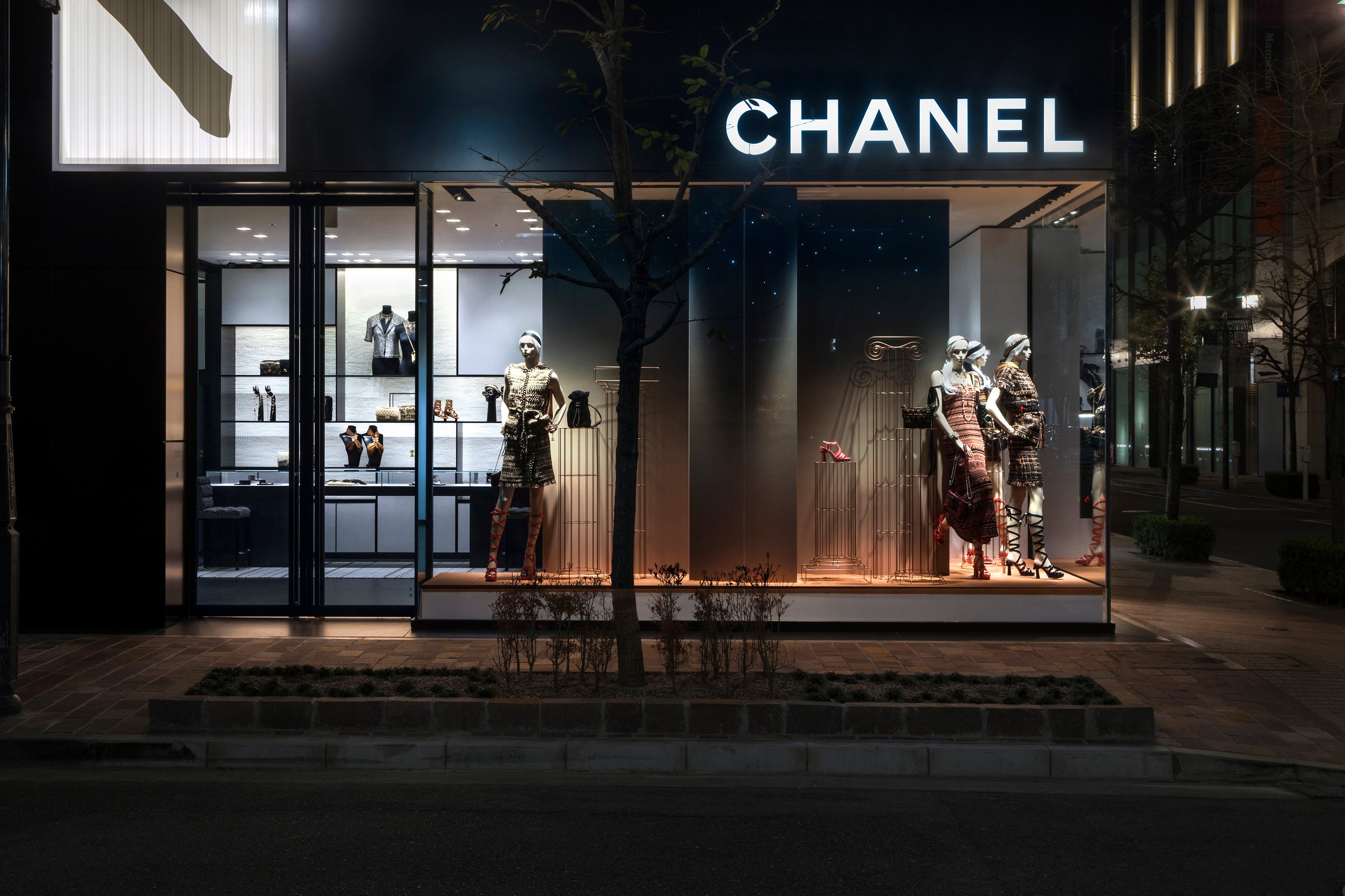 CHANEL on X: The first CHANEL flagship store in Tokyo, newly designed by  Peter Marino, is re-opening on December 1st.  / X