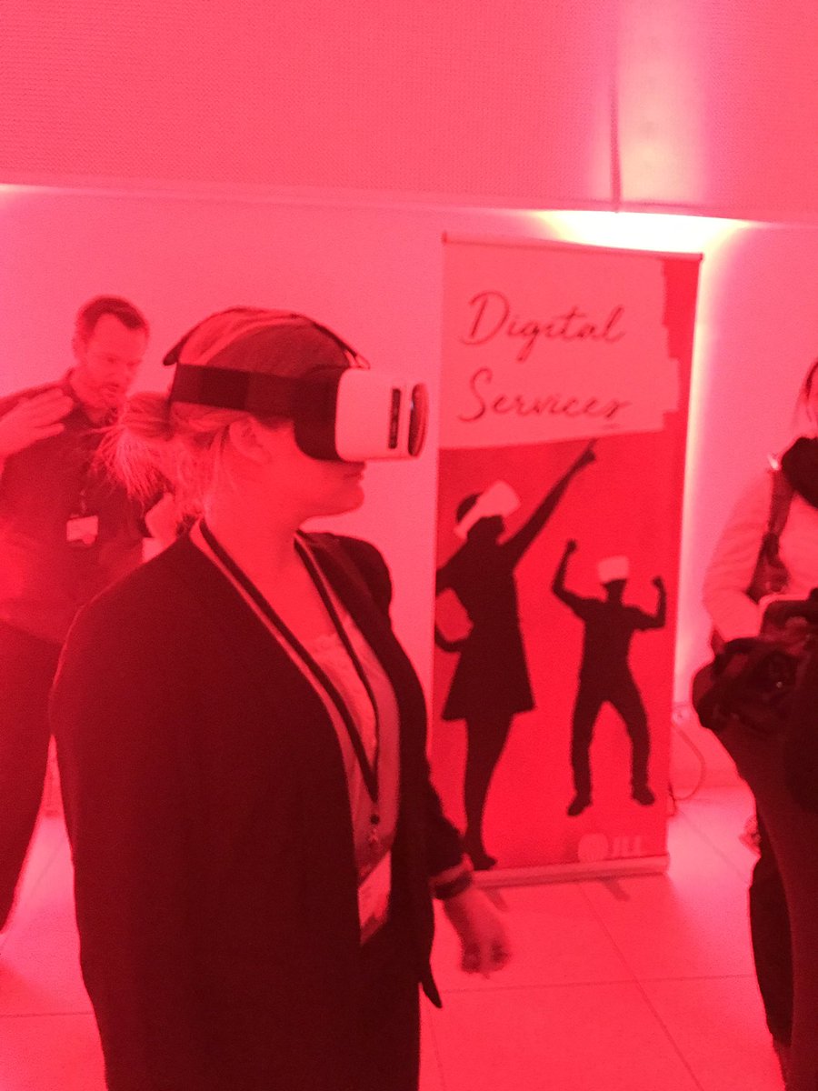 Kai_Zimprich's tweet photo. Digital Services beim All Staff Meeting in Berlin! Go digital #asm2017 @JLLGermany https://t.co/IeYmwpydMv