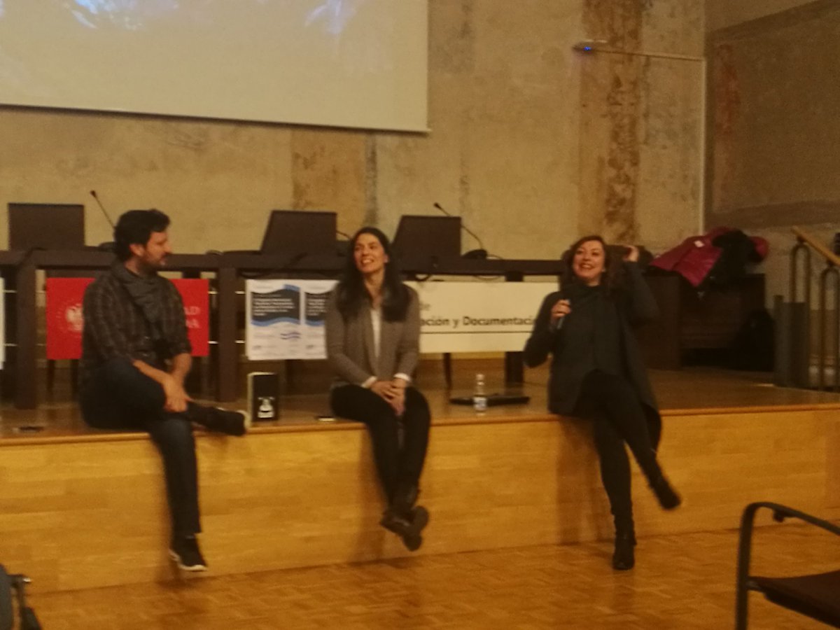 FComCSusj's tweet photo. @Elena_Neira y @rogercasas nos hablan desde su experiencia transmedia en la sesion mas participativa #TransmediaUGR https://t.co/xHU4SWEcYQ