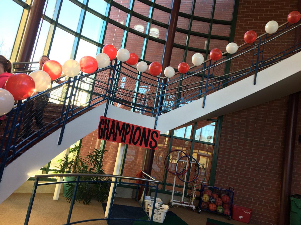NDESARTROOM's tweet photo. Making our community proud! @NorthDearborn #paradeofchampions #ECTrojanPride #SDLearningtoLead https://t.co/V2cQqvJvDj