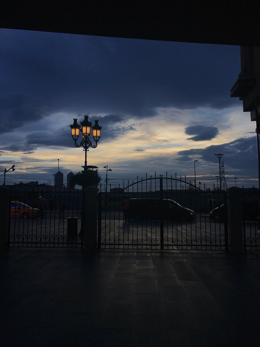 Hjerano's tweet photo. I cannot look at a sunset and not think of you. https://t.co/WOujGRSFH5