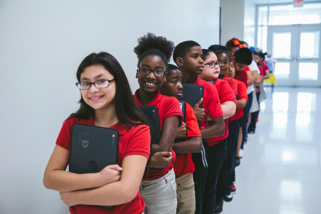 msphilanthropic's tweet image. Next week, kids around the world will take part in an #HourofCode during #CSEdWeek. When 65% of kids entering primary school today will work in jobs that don’t currently exist, exposure to CS is critical. msft.social/1RFrDk