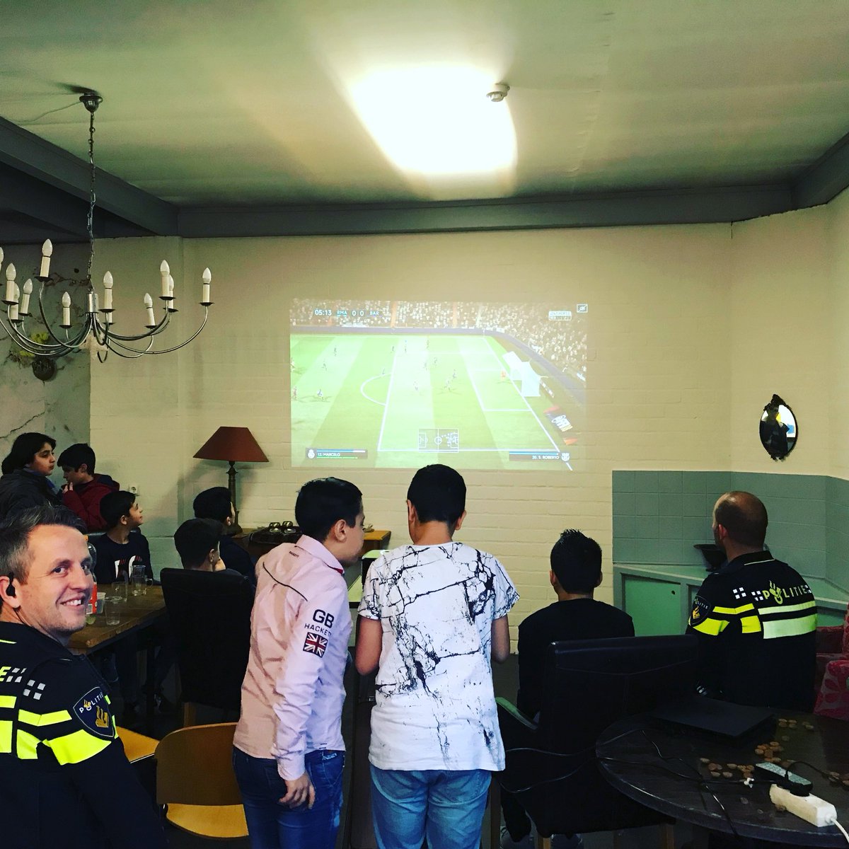 Ontmoeting met Syrische jongeren die in de Gooise meren zijn komen wonen. Welkom