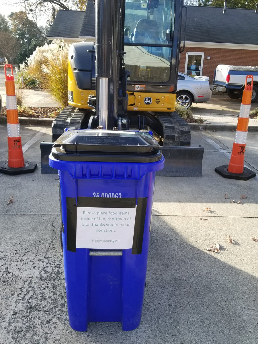 ElonPoliceDept's tweet photo. Please come by the Police Dept and drop off can food to help the Town "Fill the Deere with Holiday Cheer". The food collected will donated to local food pantries!! https://t.co/1PHwZEXtt1
