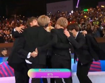 Sony0_2's tweet photo. @BTS_twt Congratulations on burning down the House of #MAMA2017 with your performance 😭😭😭 and winning
🏆BEST MUSIC VIDEO
🏆BEST ASIAN STYLE IN HONG KONG
🏆ARTIST OF THE YEAR
#BTStheAOTY #SpringdayBestMV https://t.co/PSGTKqJYNf