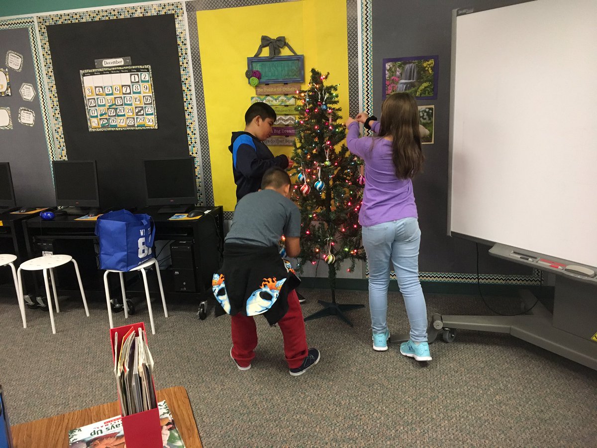 eajackso's tweet photo. We are so thankful for our donated tree and ornaments. Our community is a great place to live! #jonesjags #rockwallisawesome #Thankful #iloveRISD https://t.co/zgQ2QlOi2q