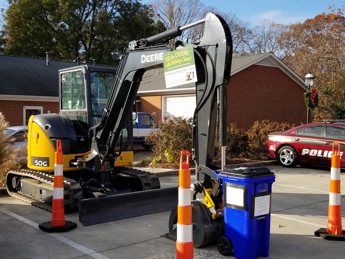 ElonPoliceDept's tweet photo. Please come by the Police Dept and drop off can food to help the Town "Fill the Deere with Holiday Cheer". The food collected will donated to local food pantries!! https://t.co/1PHwZEXtt1