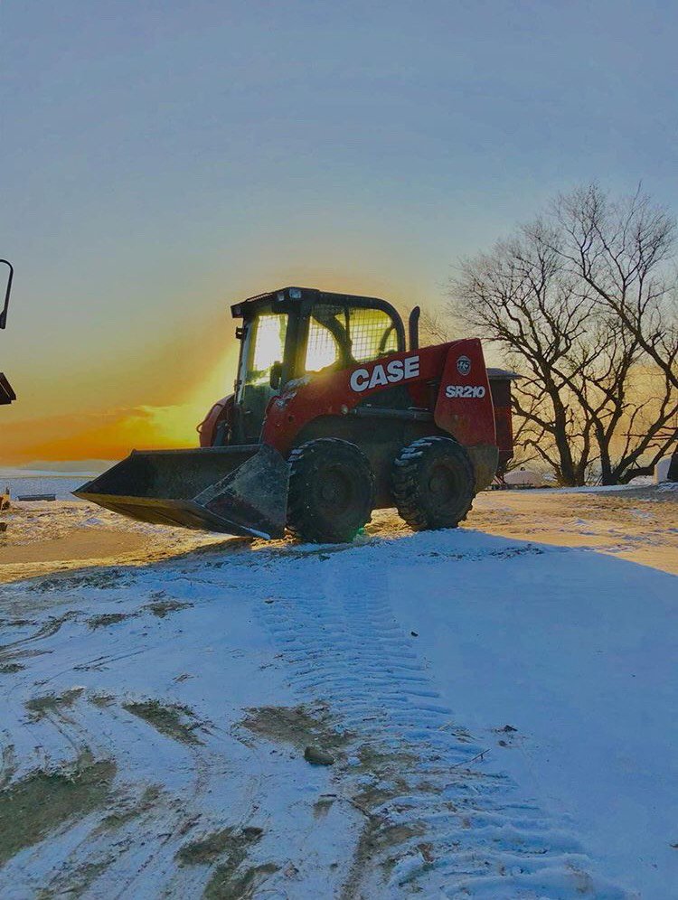 CaseCE's tweet photo. Cade Homer's SR210 is looking cool for today's #fanfotofriday #caseatwork https://t.co/H4DPHynZpN