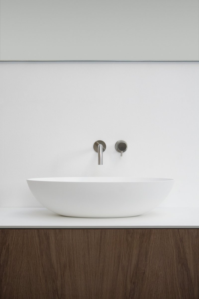 bathsbyclay's tweet photo. Meet our Ellipse countertop basin. Similar in shape to our Ellipse bathtub it is defined by its thin border and absent base. A smooth oval design adding lightness and elegance to both modern and classic bathrooms.  #bathsbyclay #solidsurface #bathroomdesign https://t.co/eNbfaS59qt