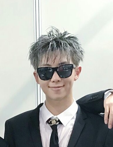 jeonglows's tweet image. idk why i find this so funny