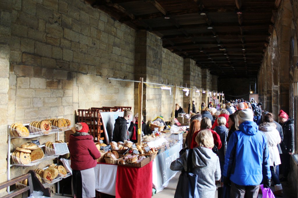 durhamcathedral's tweet photo. We're feeling #chillybutcheerful in the bustling Cloister for our Local Producers Market, and the marquee on Palace Green for @XmasDurham looks brilliant! #ChristmasMarket #LoveDurham https://t.co/6G1X2IauuN