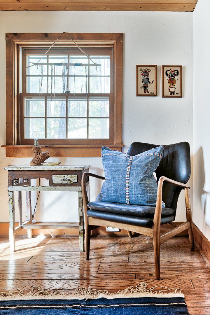 bungalowaz's tweet photo. Bungalow stylists design in beautifully unique ways.
#bungalowlifestyle #arizonadesign
.
.
.
#interiordesign #interiordesigninspo #designinspo #homedecor #livingroominspo #livingroom #sidetable #armchair #art #homedecoration #furnishing #moderndesign #cleandesign #scottsdaleaz https://t.co/nvO5xOfMeT
