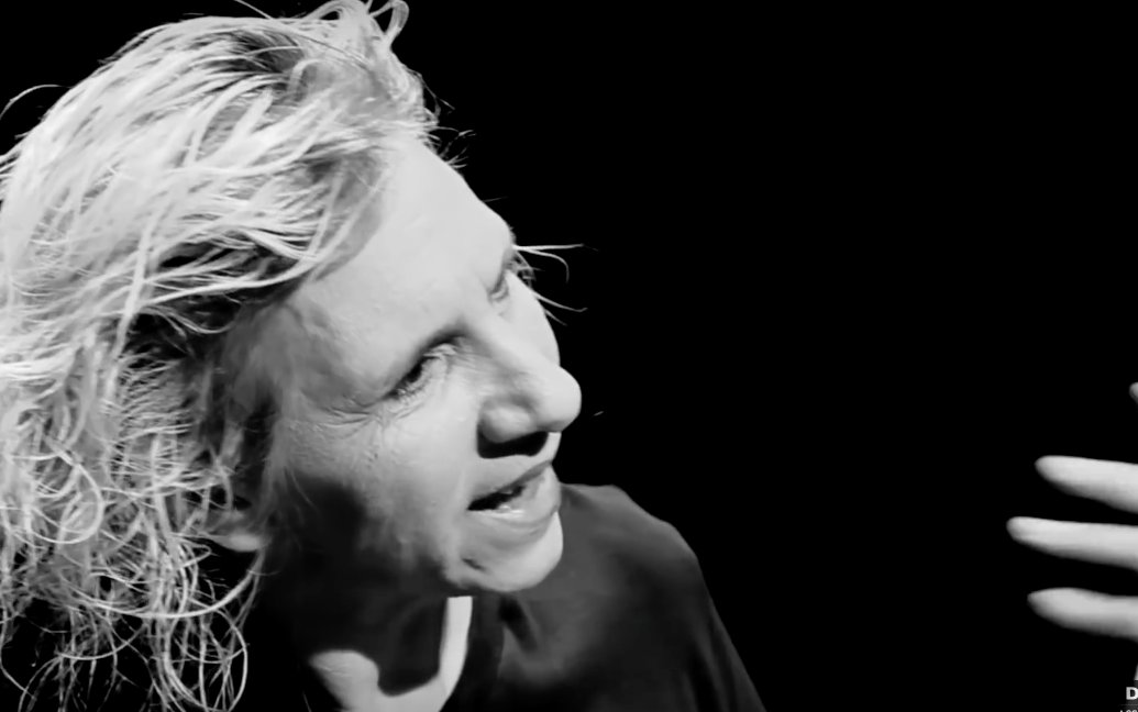 Hoje de noite, sexta-feira, para a quinta aula da Semana do Ator Essencial, será exibido um Hangout Exclusivo que realizei sobre Solo Performance.