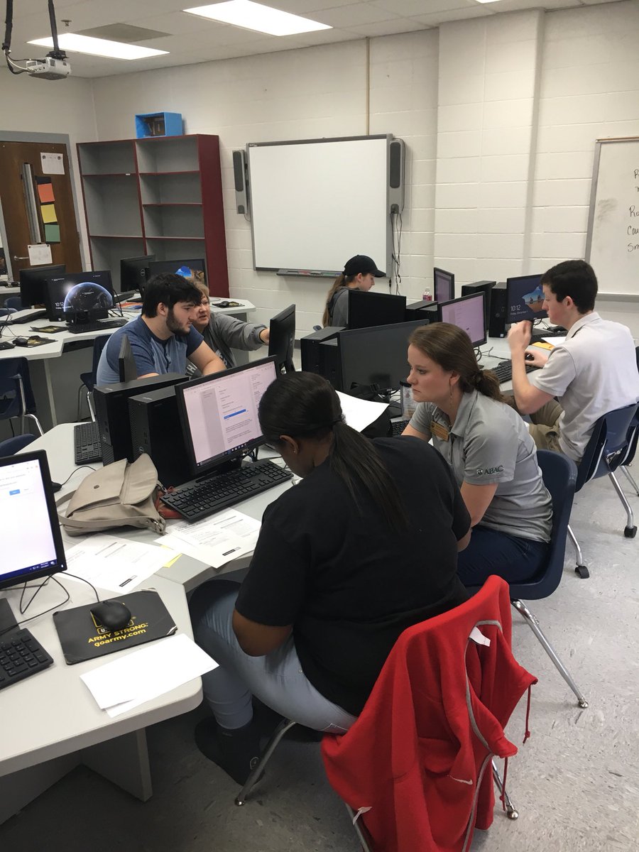 mrkulp's tweet photo. Look out world! 16 students completed 42 college applications today. #applytocollegeday https://t.co/pbs3AVrroz