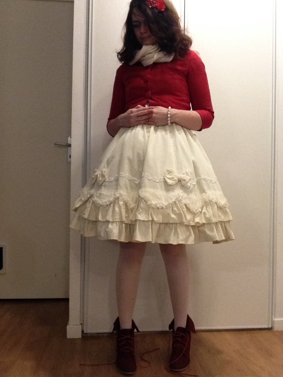 Birlouette's tweet photo. Christmas is coming... #fashionlolita #fashion #Harajuku #kawaii #red #winteriscoming #AngelicPretty #alternativegirl #ChristmasIsComing https://t.co/N6v63wCss1