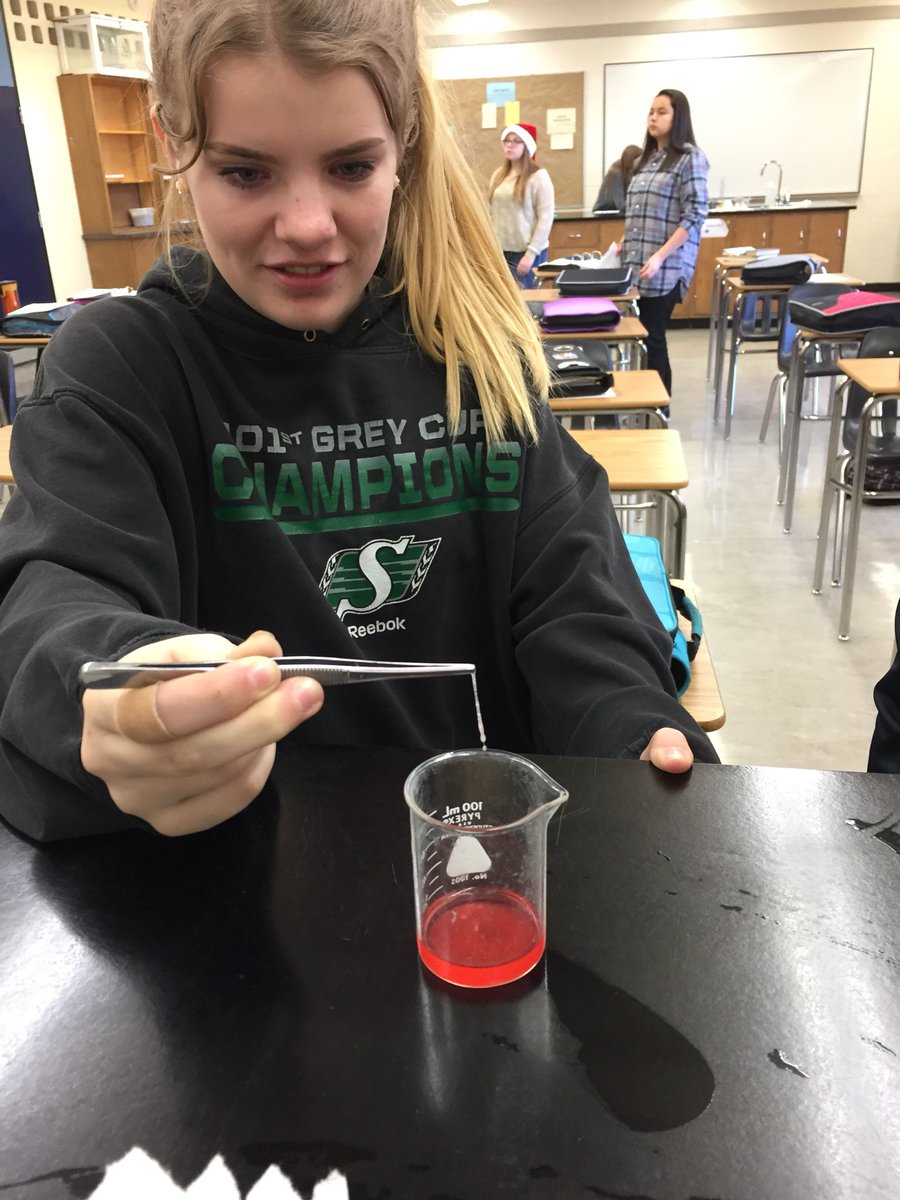 tarahaugen2's tweet photo. Extracting DNA from strawberries! Grade 9 Science is awesome!#yrhs https://t.co/6eOGPUKFfO