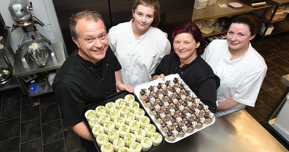 BlackpoolUnltd's tweet photo. @GetStartedBpl #BEW17 guest speaker and #Lancashire-based handmade cheesecake manufacturer has taken on two new staff members and increased turnover by 30 per cent after support from @BoostInfo https://t.co/2eMrffH3id #B2BHour https://t.co/PGLdx4BJmh