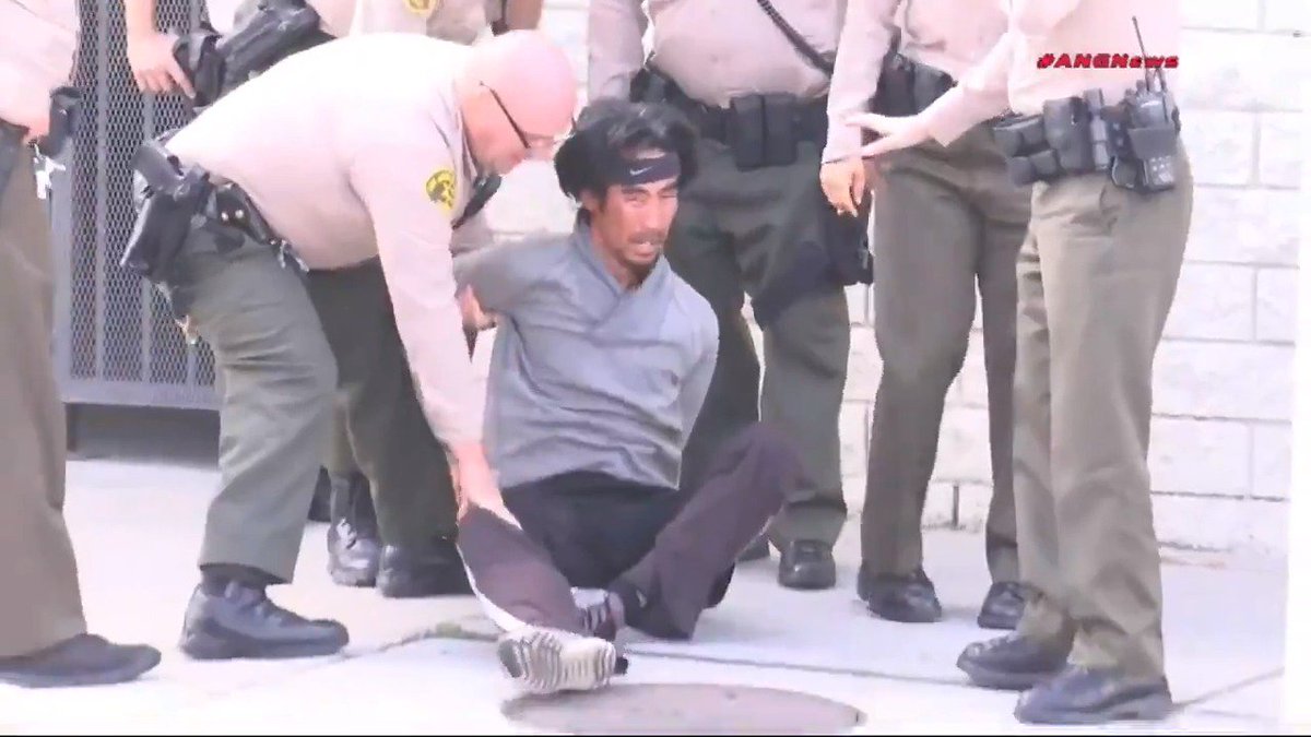 Suspect arrested after being caught on video attacking elderly man on sidewalk bit.ly/2zE2BGv https://t.co/F7GoDo2Yn7