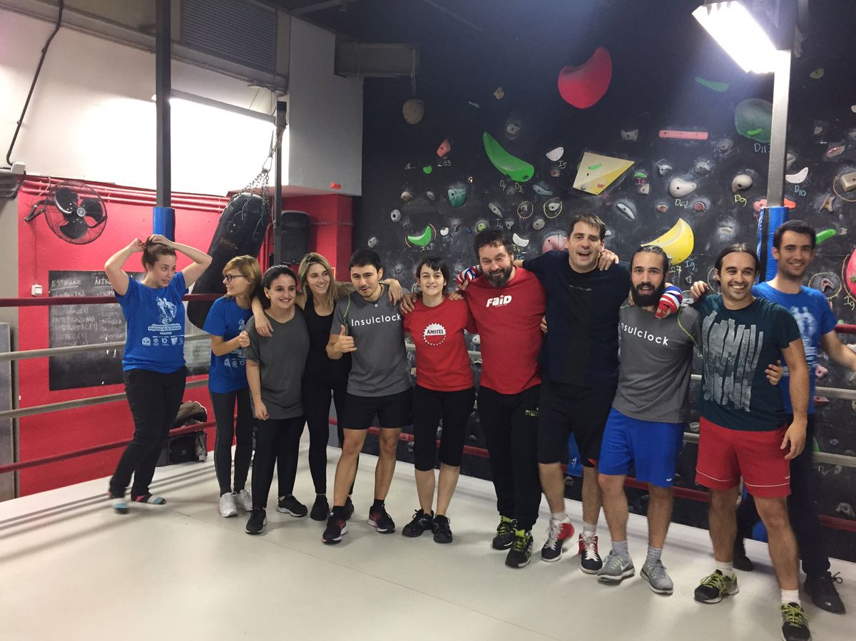 insulcloud's tweet photo. Pues ayer nos fuimos a una clase de boxeo para quitarnos el estrés! Cómo mola trabajar en #insulclock #teambuilding 💪💪 https://t.co/oiKcWGilfA