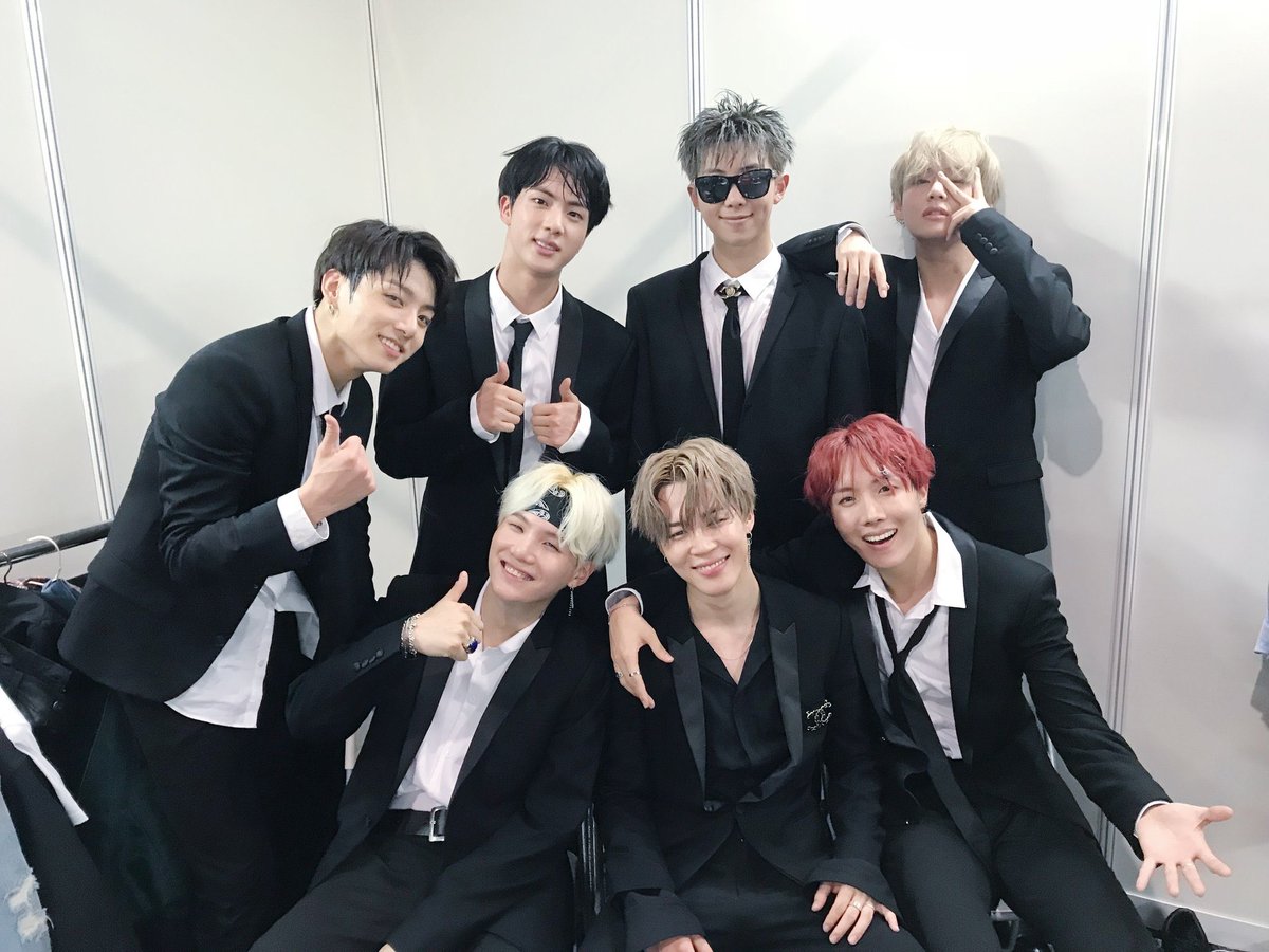 LazyAndSleepy_V's tweet photo. «А сейчас мы идём бухать»
Холст, масло, 2017г.
#BTS #MAMA2017 #ArtistOfTheYear #BTS2017MAMA #BTSArtist_of_the_year https://t.co/X8mY66qYpM