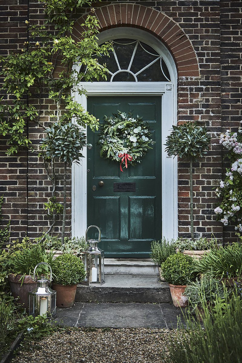 Get a little crafty this #Christmas and make your own #wreath - Watch the #Video to see how: goo.gl/Ta9X7N #DIY #crafts