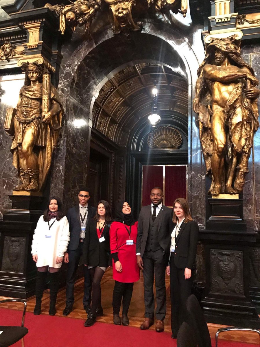 SonuMUN's tweet photo. 🇩🇪 Une nouvelle photo de nos MUNeuses et MUNers au #HamMUN aujourd’hui. https://t.co/KH5BrdzDge