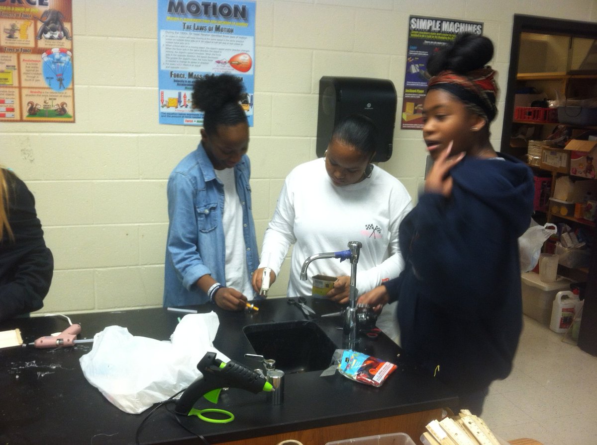 21Kballard's tweet photo. Dream Team scientists working to WIN the Madras Cup Balloon Car Competition!! @MadrasEagles https://t.co/HvwqcVf6nr