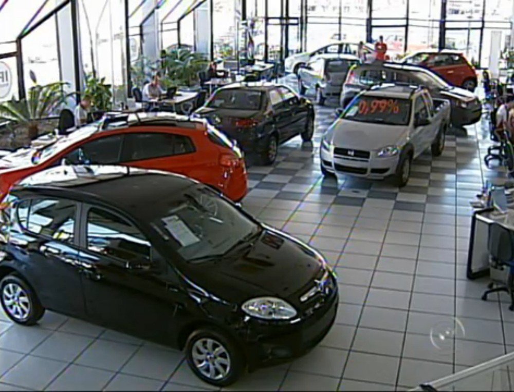 g1's tweet photo. Vendas de veículos sobem 14,6% em novembro, diz Fenabrave https://t.co/7As8UzY1tm #AutoEsporte #G1 https://t.co/smZ0IHU7DE
