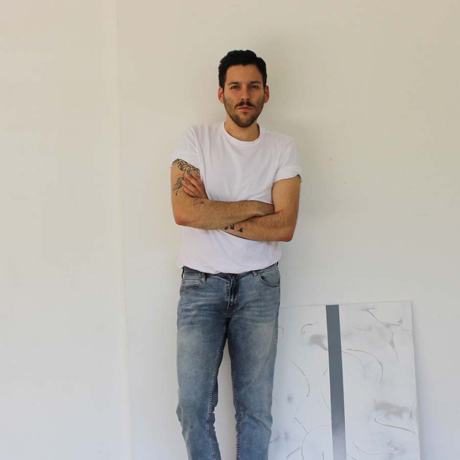 È un Graphic Designer, curatore d’arte, organizzatore di eventi e gestore di NERO - La Factory. Conosciamo Matteo Coccia, ex allievo del dipartimento di #GraphicDesign che vede sezioni auree persino nelle pozzanghere:
>>> bit.ly/2tlM4ER