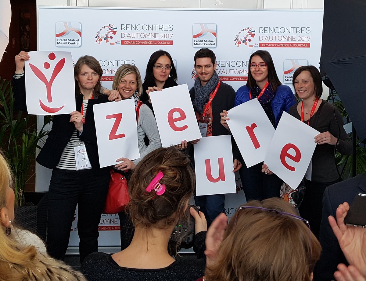 World_isTweetly's tweet photo. Elle est pas chouette la #TeamYzeure quand elle affiche haut ses couleurs ? #RencontresAutomne2017 https://t.co/ngZZ0cKXfL