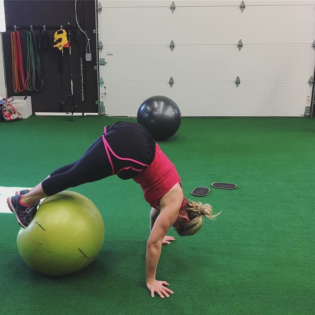 WadeTrained's tweet photo. We love when our members want to try something new to spice up the workout. Lisa tried out physioball pikes to amp up the ab work. #wadetrainedfamily #fitfam #fitmom #strongmom #ultimateresults #strength #physioball #pittsburgh #moontownship #fitnessfrid… https://t.co/VPT1pH57fS https://t.co/FxJhvtfRq6