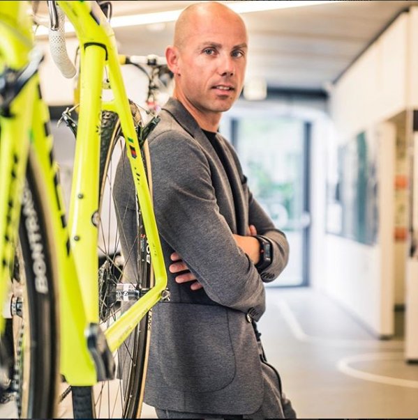 sncyclingcenter's tweet photo. Yes! @GoedeleWachters , @mvangramberen, @philmaertens en natuurlijk @sven_nys fietsen mee op onze Warmste Koers. Schrijf je nu in en wie weet fiets jij naast een van deze bekende toppers! https://t.co/CrxgVLBCKP  
@DeWarmsteWeek @stubru @VisitVlaBrabant @GemeenteTremelo https://t.co/jWGA29FS9d