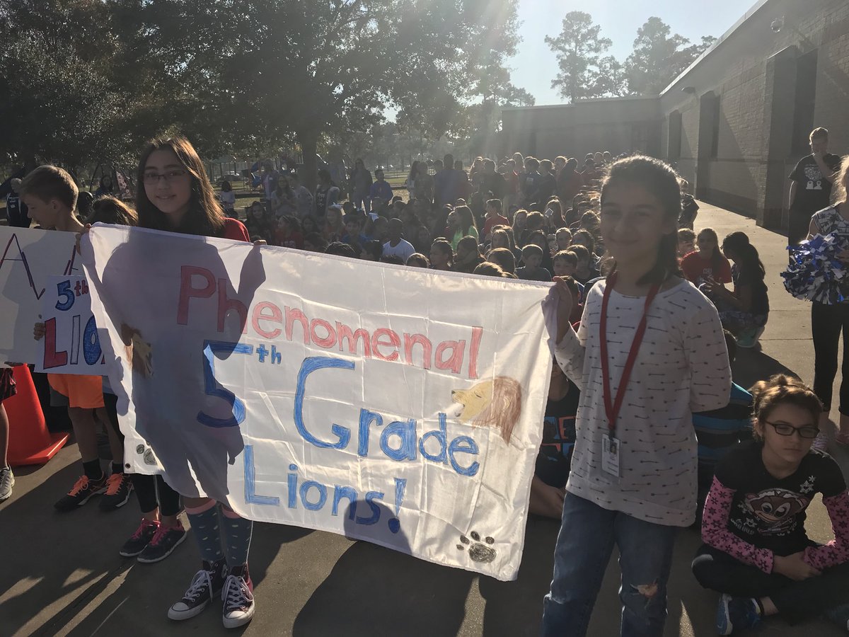 Steph_E_Scott's tweet photo. Hamilton pep rally! #heskindminds #HESspirit https://t.co/BRvCuH4qvy