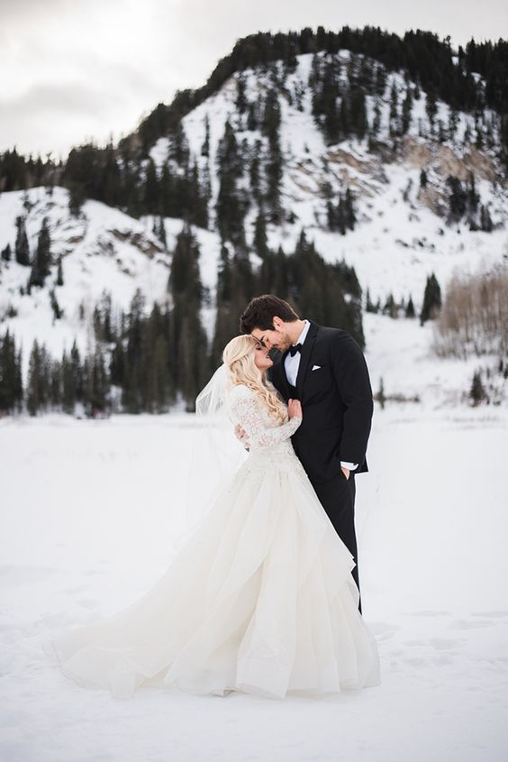 AnyaBridal's tweet photo. Winter is basically here! We can’t believe it’s already December! Are you having a wedding this Winter? #AnyaBridal https://t.co/iZQyJuEJQ5
