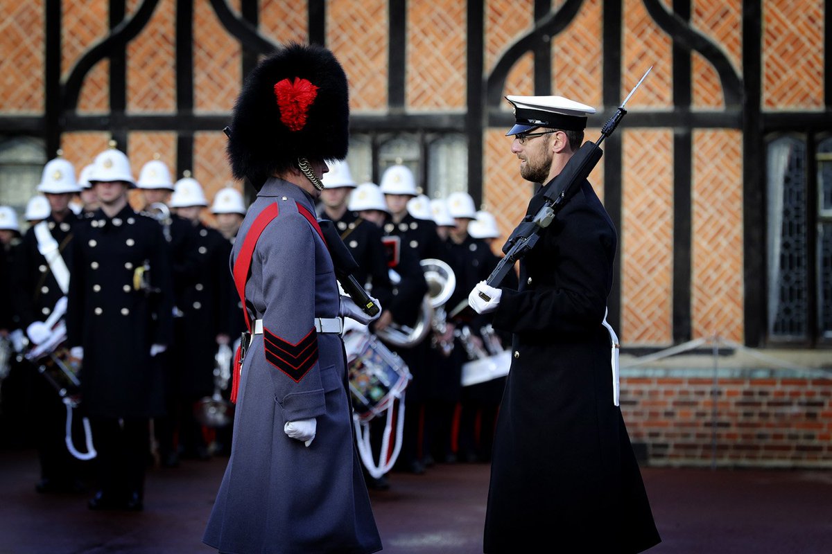 Trooping's tweet image. The December 2017 schedule for Changing the Guard in London and Windsor is now online: trooping-the-colour.co.uk/mounting/dec20… @Guards_Info #guardduties #guardingthequeen
